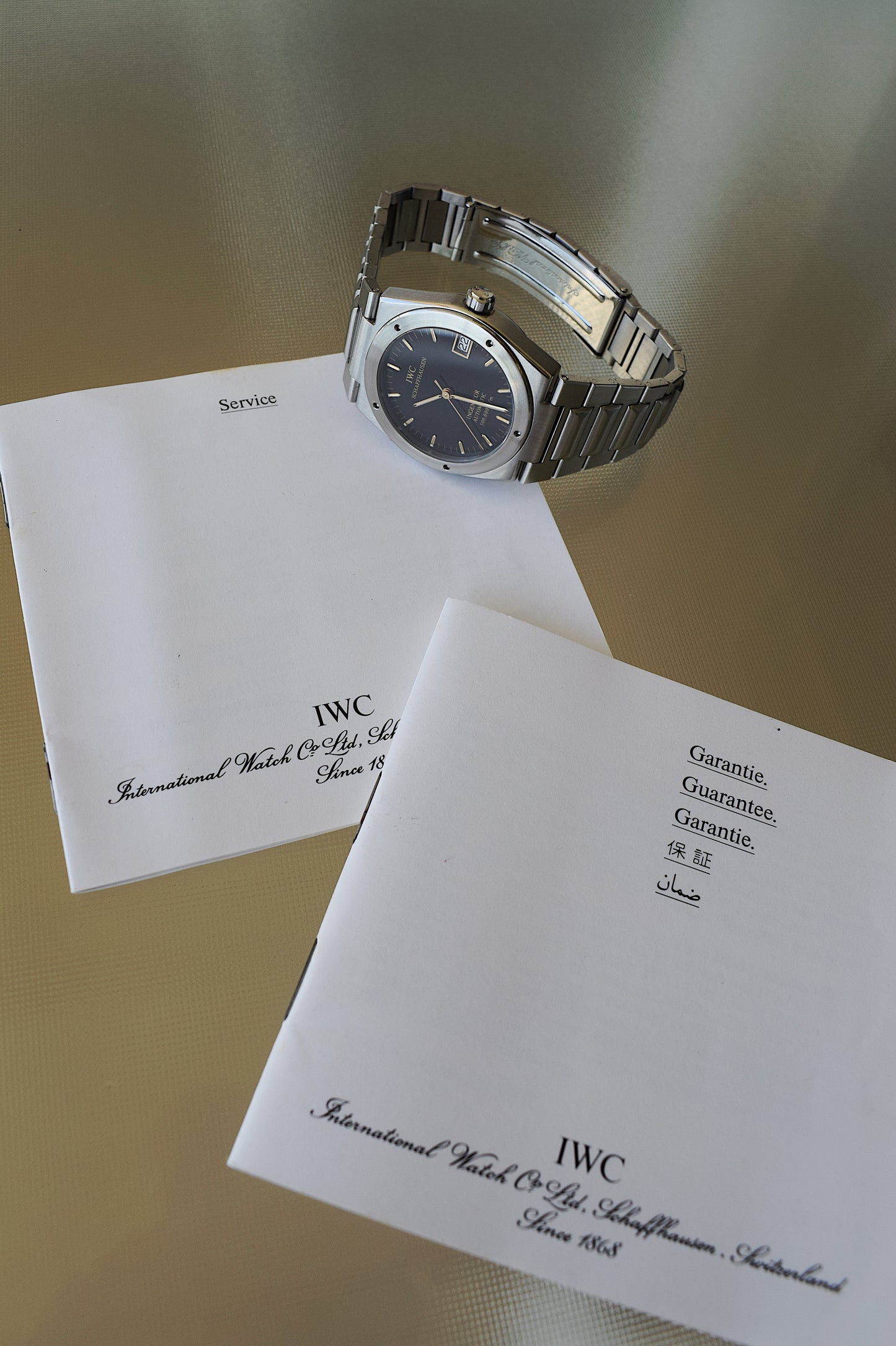 IWC Ingenieur, con folletos